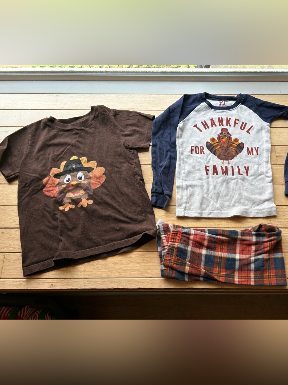 Lot of 5: Thanksgiving and Christmas pajamas (4T) - Picture 5 of 6
